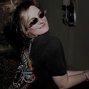 Meet your Posher, Caroline